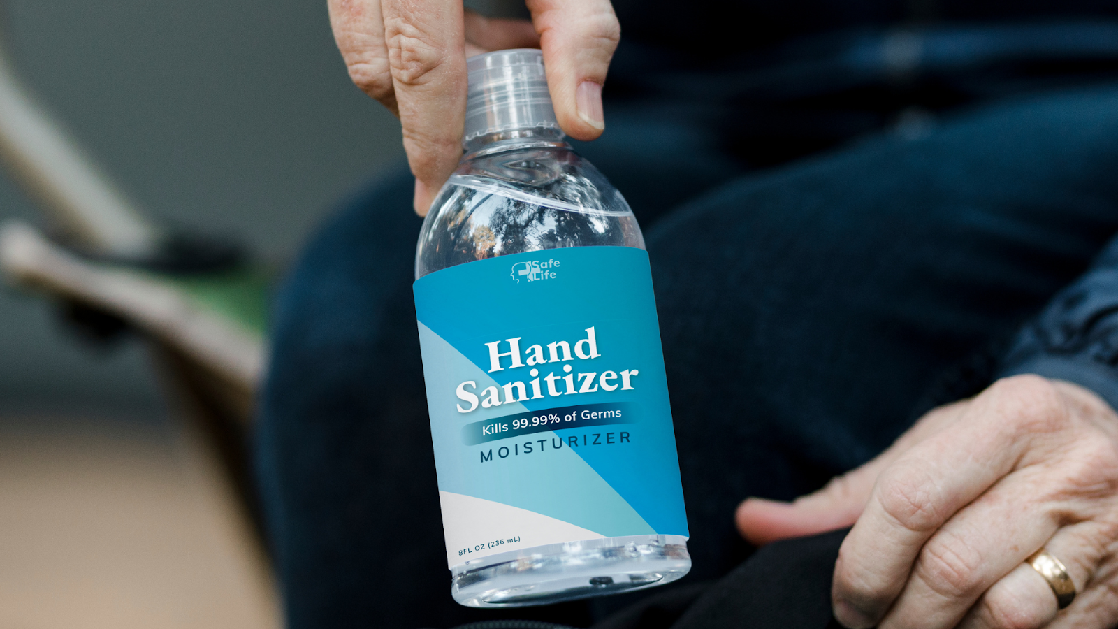 Waterproof Labels for Bottles That Stand Up to Real Conditions